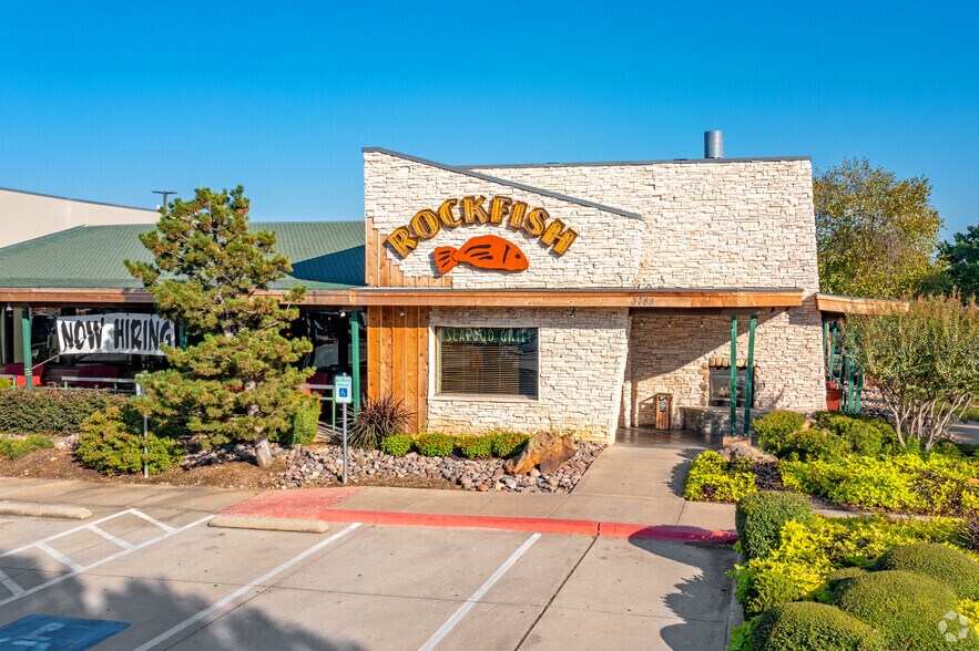 More Photos Of 3701-3775 S Cooper St, Arlington Unknown For Lease