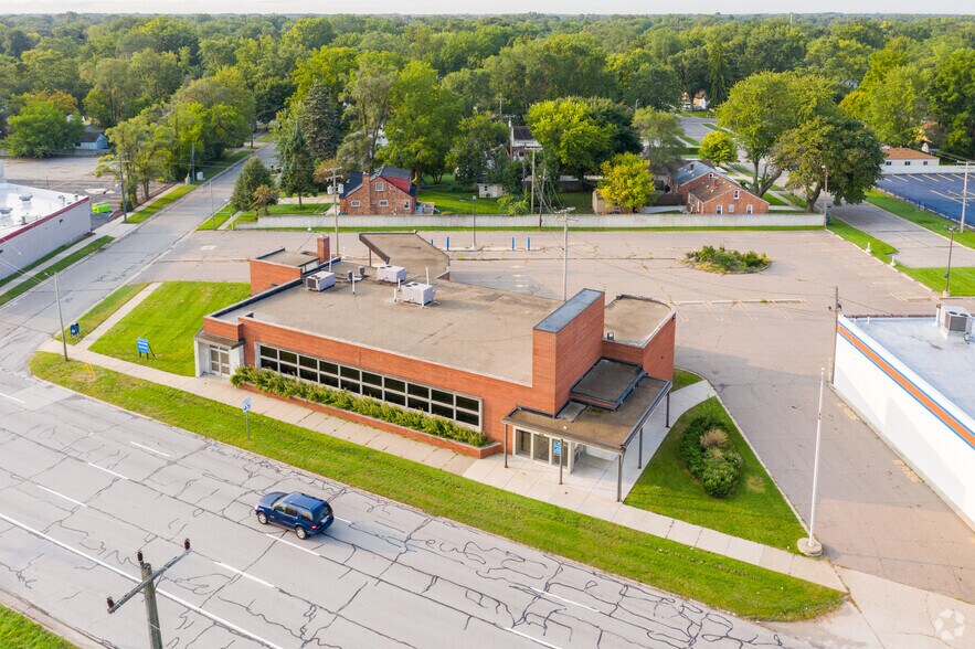 More Photos Of 27637 Grand River Ave, Livonia Bank For Sale