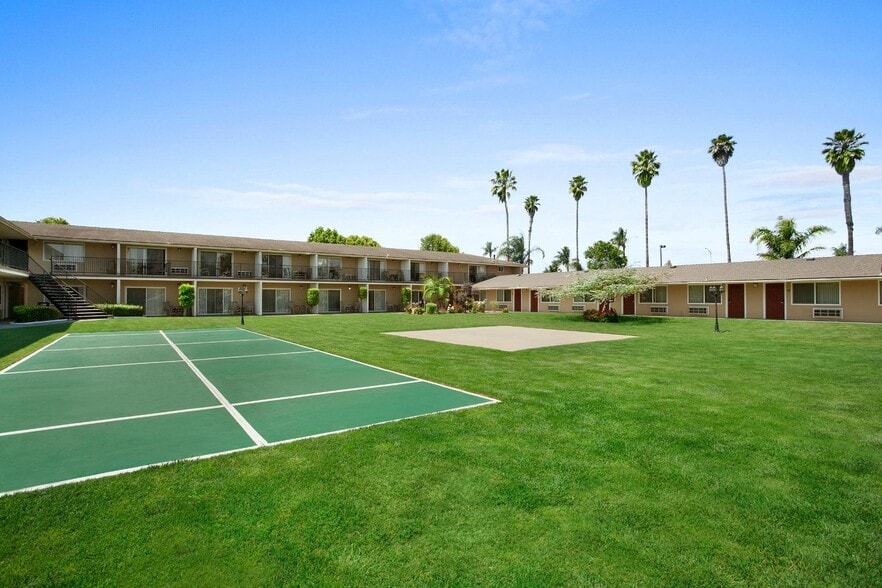 More Photos Of 1514 S Broadway, Santa Maria Hotel For Sale