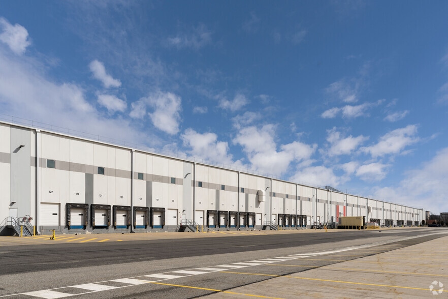 More Photos Of 586 Gulf Ave, Staten Island Distribution For Lease