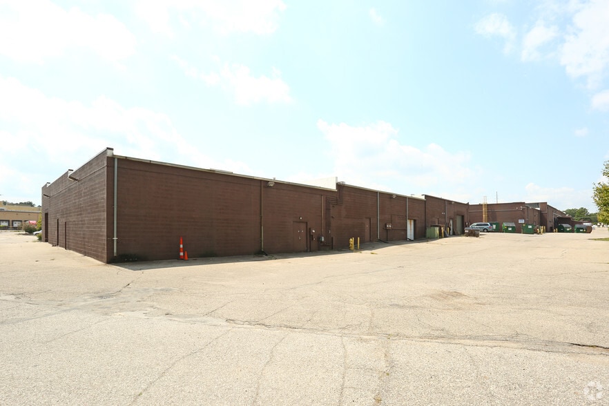 More Photos Of 558 N Cedar St, Mason Unknown For Lease
