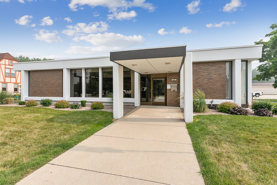 Primary Photo Of 427 Manitowoc St, Reedsville Office For Sale