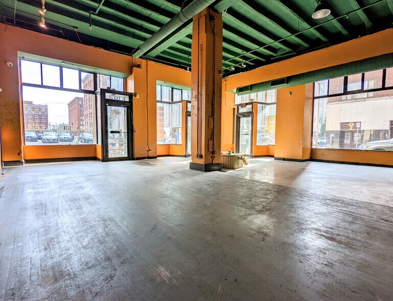 More Photos Of 1100 Locust St, Saint Louis Storefront Retail Office For Lease
