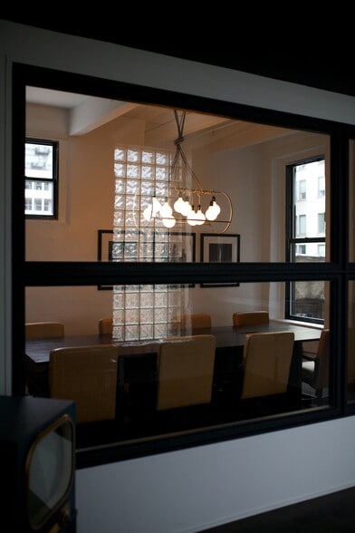 More Photos Of 321 S Jefferson St, Chicago Storefront Retail Office For Lease