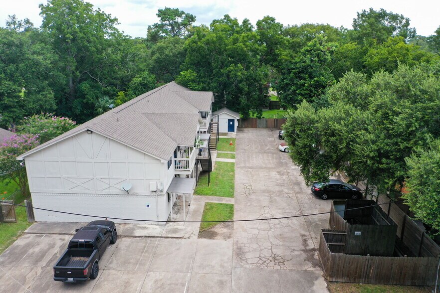 More Photos Of 1312 W Adoue St, Alvin Apartments For Sale