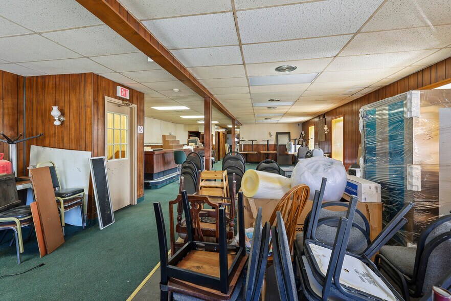 More Photos Of 1701 Pine Ave, Niagara Falls Restaurant For Sale