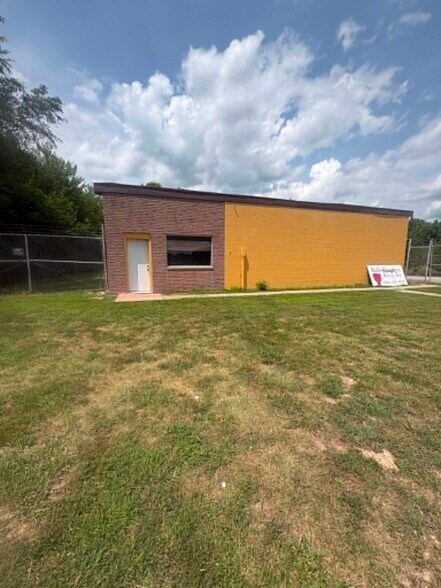 More Photos Of 14447 IL-34, Benton Industrial For Sale