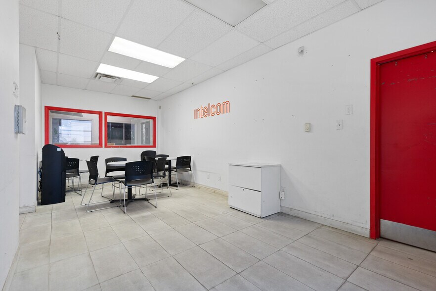 More Photos Of 1665 Rue Atmec, Gatineau Distribution For Lease