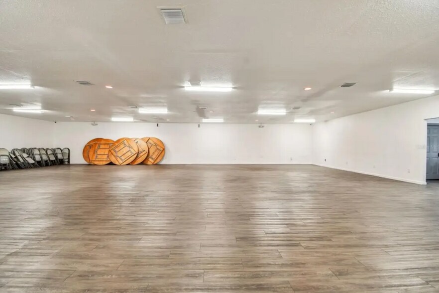 More Photos Of 1700 34th St S, Saint Petersburg Loft Creative Space For Lease