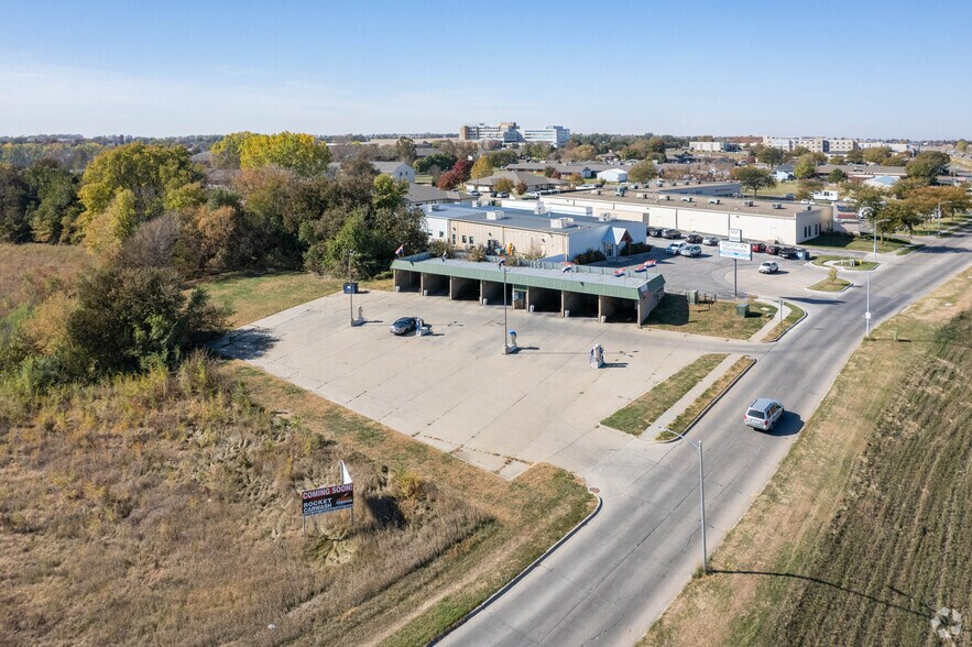 More Photos Of 713 Olson Dr, Papillion Carwash For Sale