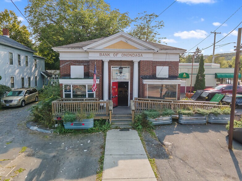 More Photos Of 363 W Seneca Tpke, Syracuse Bar For Sale