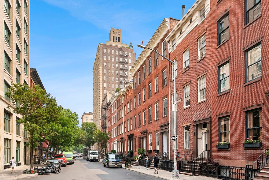 More Photos Of 156 Waverly Pl, New York Apartments For Sale