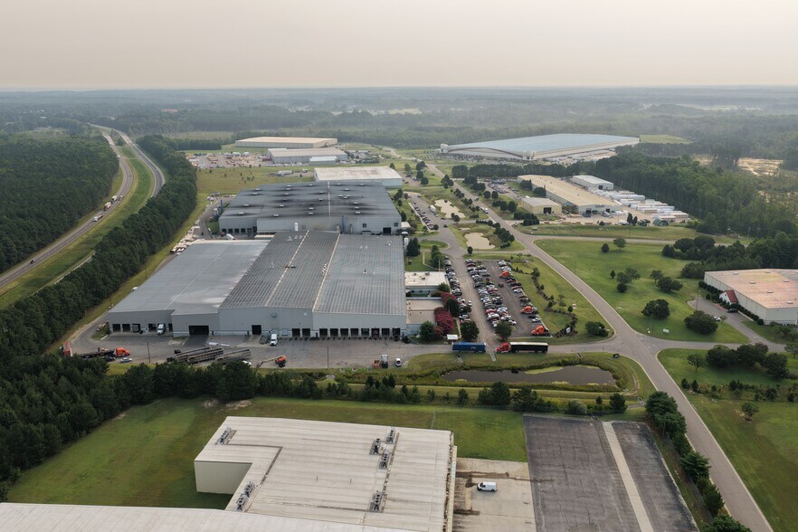 More Photos Of 6015 Hardware Dr, Prince George Warehouse For Lease