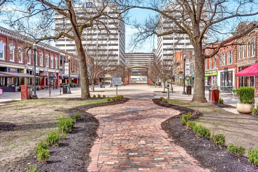 More Photos Of 17 Market Sq, Knoxville Storefront Retail Office For Sale