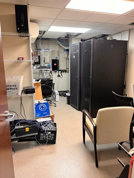 More Photos Of 600 Broadhollow Rd, Melville Office For Lease