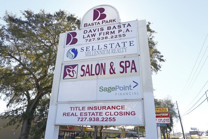 More Photos Of 31111-31125 US Highway 19 N, Palm Harbor Office For Lease
