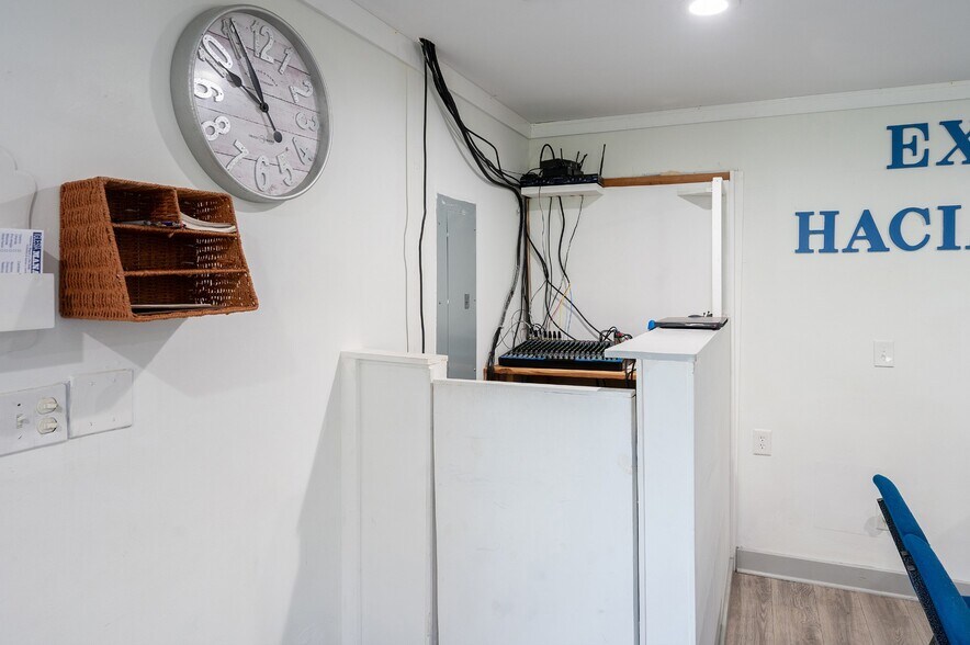 More Photos Of 200 Jupiter Dr, Nashville Flex For Sale