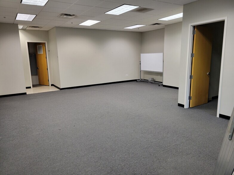 More Photos Of 1959 S Val Vista Dr, Mesa Office For Lease