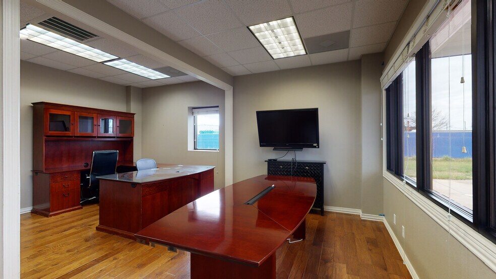 More Photos Of 2501 SW Aviation St, Bentonville Loft Creative Space For Lease