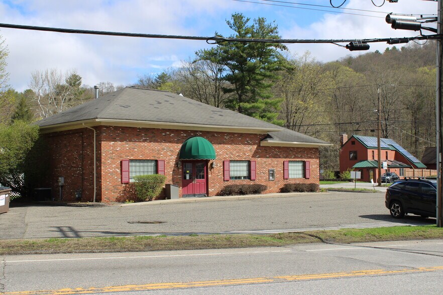 Primary Photo Of 9 Norfolk Rd, Torrington Medical For Sale