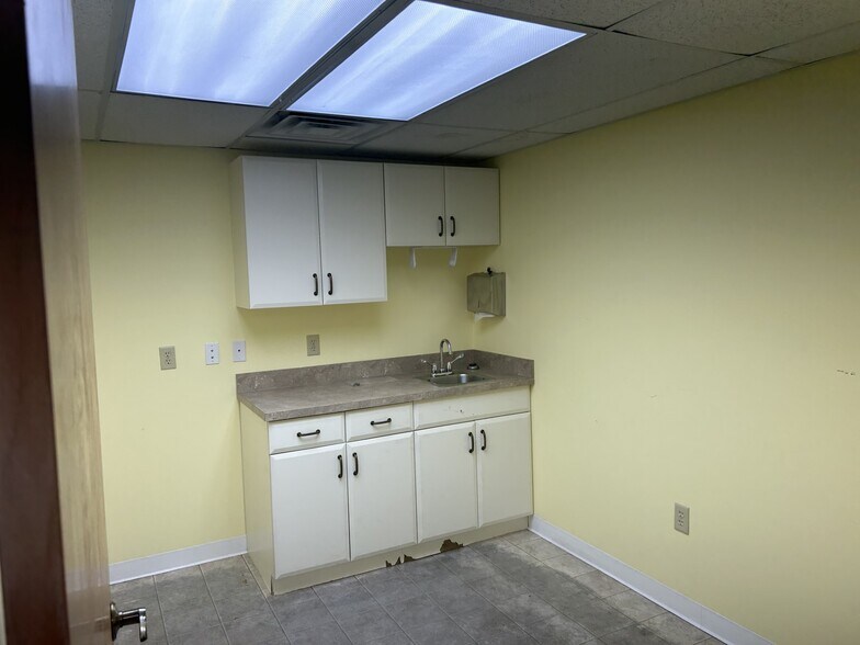 More Photos Of 200 Mission Rd, Palatka Medical For Sale