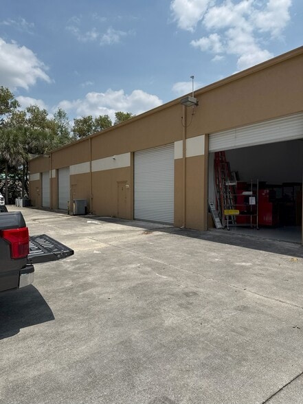 More Photos Of 1410 Park Ln S, Jupiter Warehouse For Lease