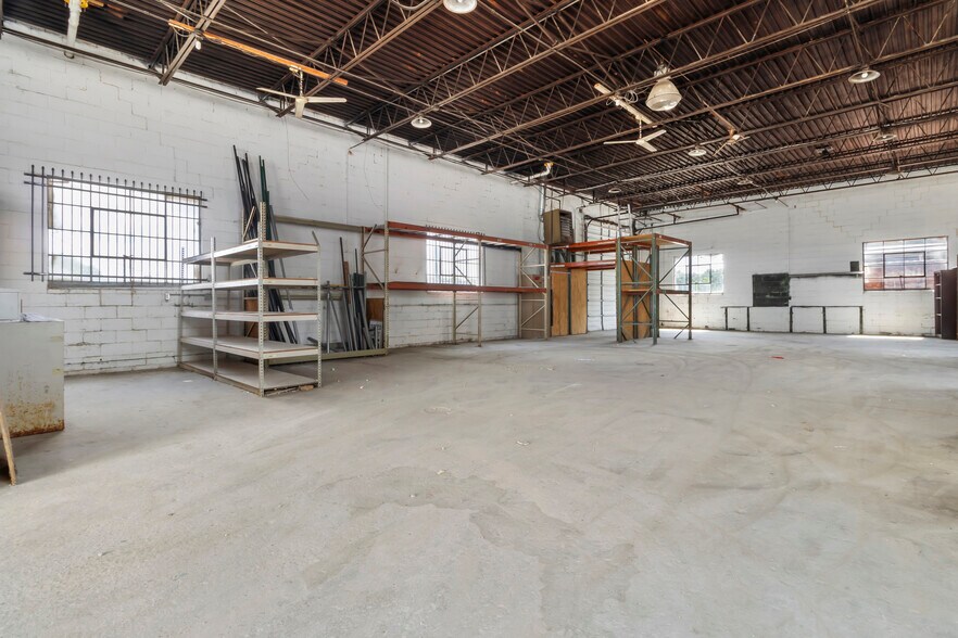 More Photos Of 1306 Bedford St, Indianapolis Warehouse For Sale