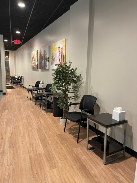 More Photos Of 5860-5990 Sashabaw Rd, Independence Township Storefront For Lease