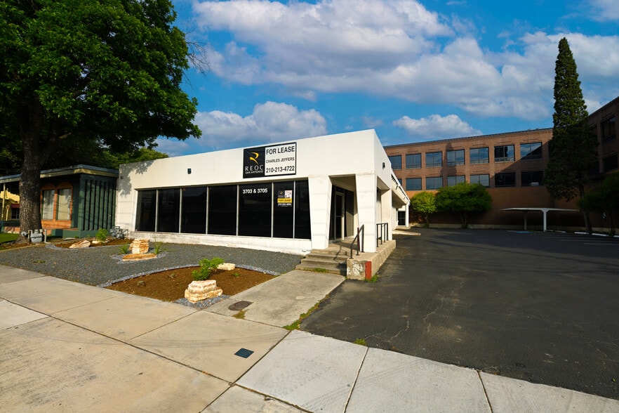 More Photos Of 3703-3705 Broadway, San Antonio Freestanding For Lease