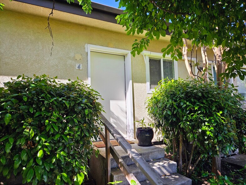 More Photos Of 181 NW Bunnell Ave, Grants Pass Apartments For Sale