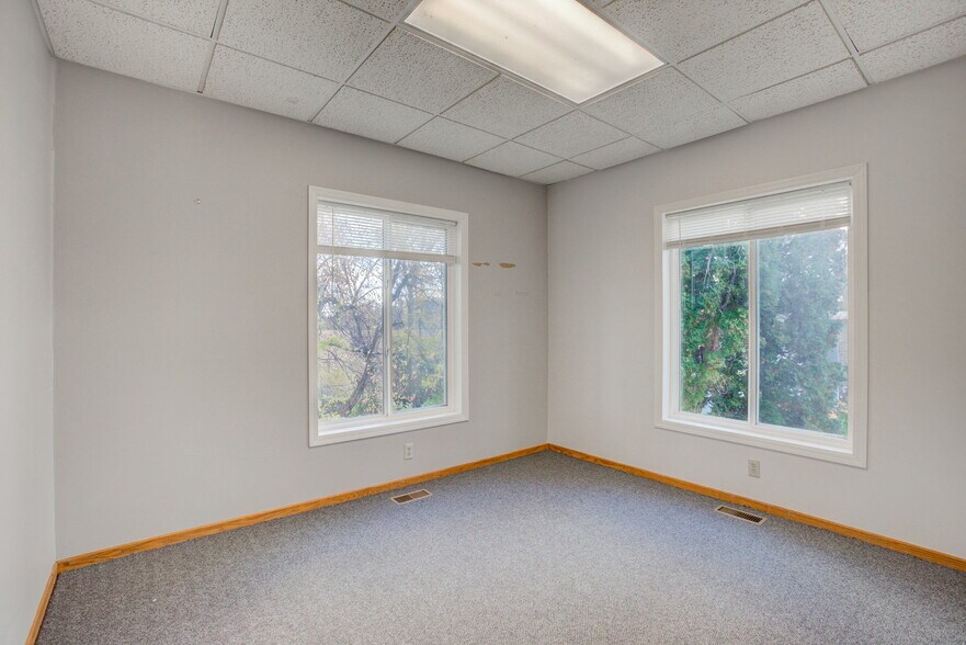 More Photos Of 2434 Commerce Blvd, Mound Office For Sale