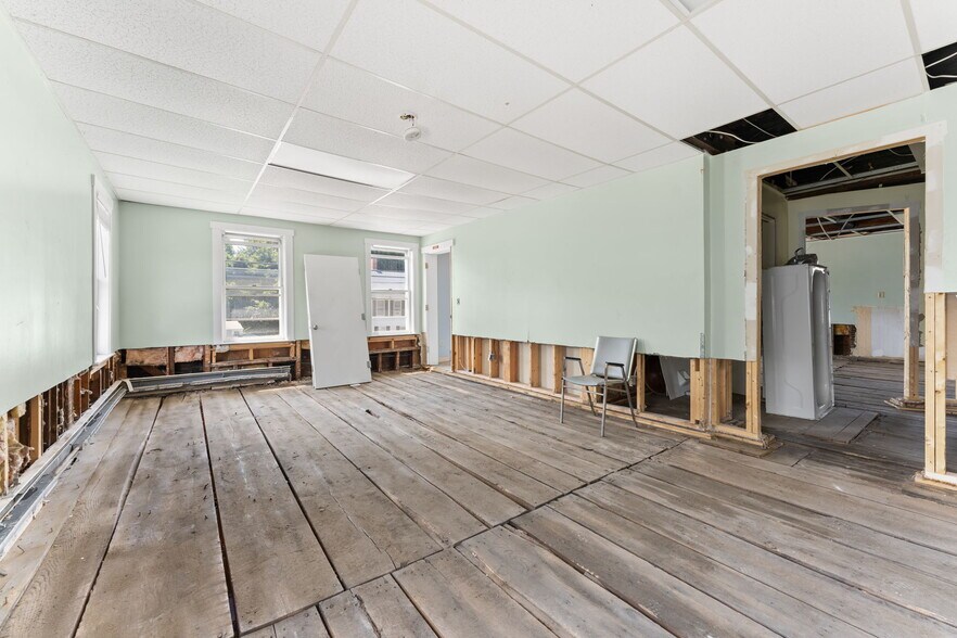 More Photos Of 18 Central St, Brookfield Office Residential For Sale