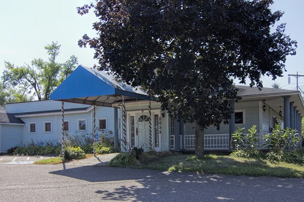 More Photos Of 2033 Essex Rd, Williston Restaurant For Lease