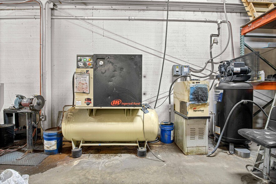 More Photos Of 1031 NE 16th St, Ocala Manufacturing For Sale