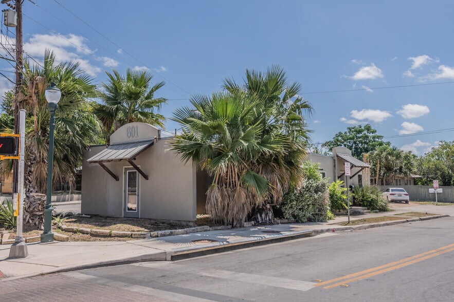 More Photos Of 601 E Ashby Pl, San Antonio Restaurant For Lease