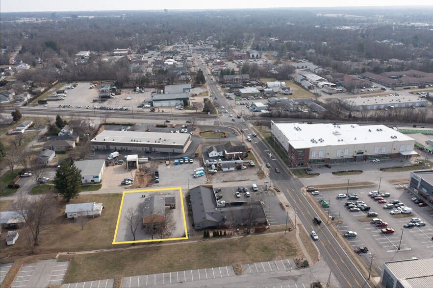 More Photos Of 8101 Warwick Ave, Louisville Office For Sale