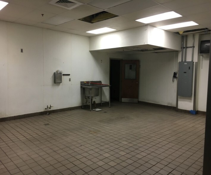 More Photos Of 1219 Filbert St, Philadelphia Parking Garage For Lease