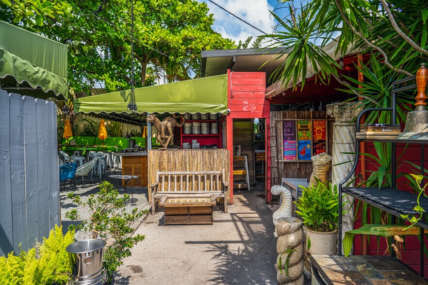 More Photos Of 701-709 NE 79th St, Miami Storefront Retail Office For Sale