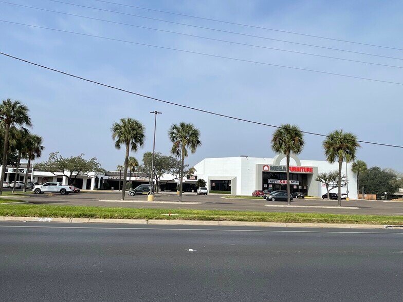 More Photos Of 2901 N 10th St, McAllen Storefront For Lease