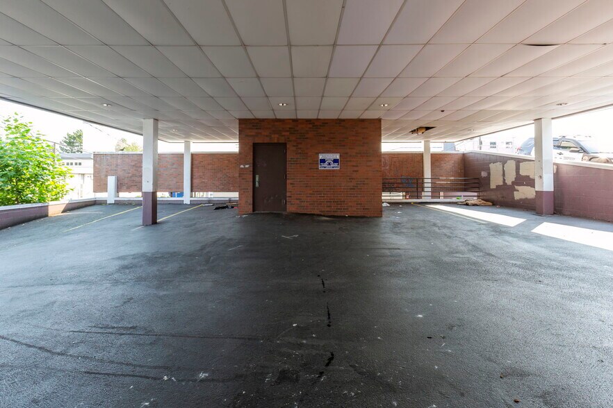 More Photos Of 873-875 6th St, Bremerton Bank For Lease