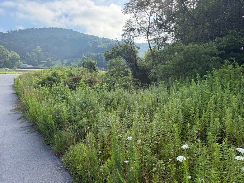 More Photos Of TBD Deep Gap Drive, Deep Gap Land For Sale