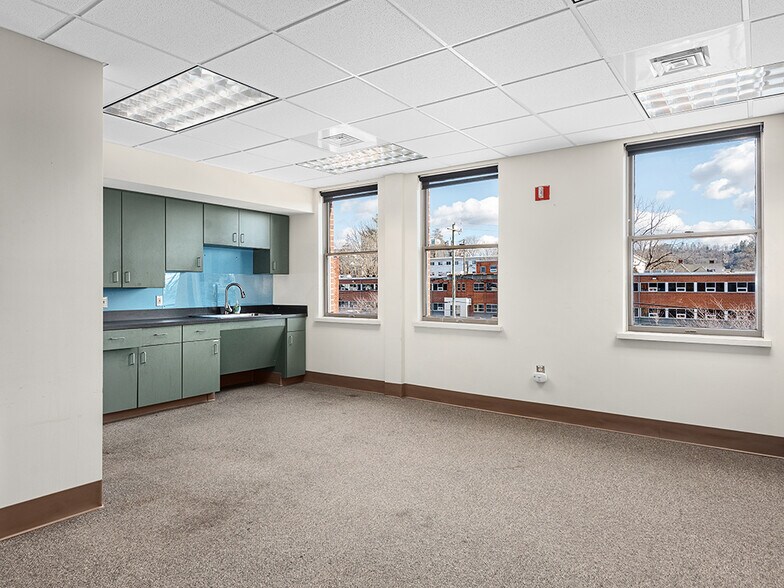 More Photos Of 53 S French Broad Ave, Asheville Medical For Lease