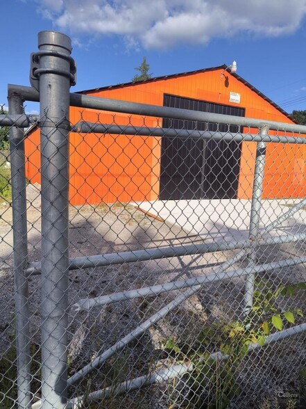 More Photos Of 1720 Kirkfield Rd, Kirkfield Warehouse For Lease