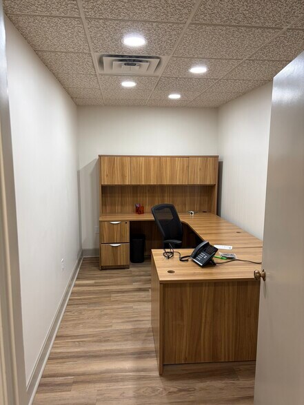 More Photos Of 823 Chickamauga Ave, Rossville Office For Lease