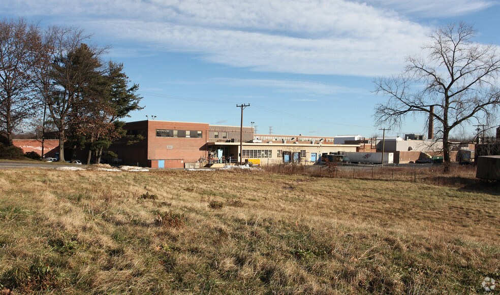 More Photos Of 92 Deerfield Rd, Windsor Unknown For Lease