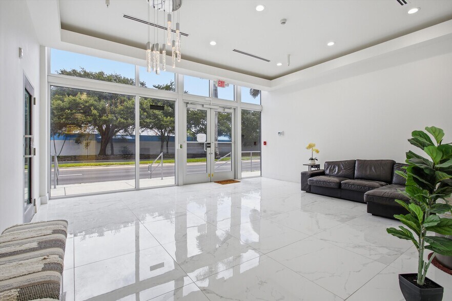 More Photos Of 10450 NW 33rd St, Doral Office For Sale
