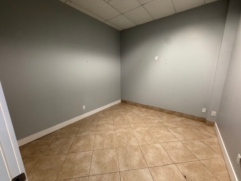 More Photos Of 621 Lake Ave, Lake Worth Beach Storefront Retail Office For Lease