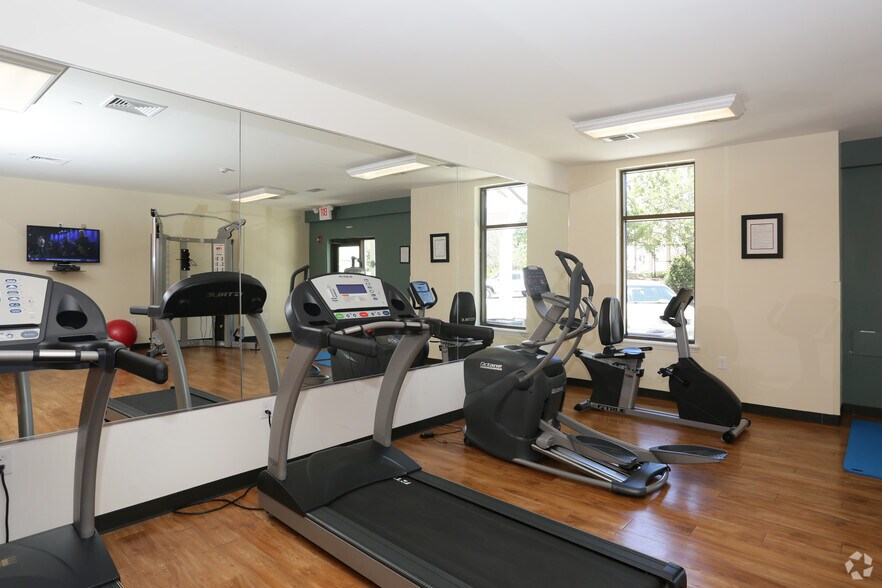 More Photos Of 700-700 Wincoram Way, Coram Apartments For Lease