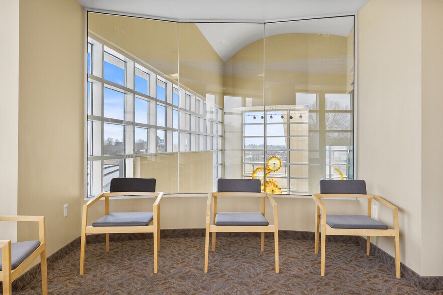 More Photos Of 200 City Hill Dr, London Medical For Sale