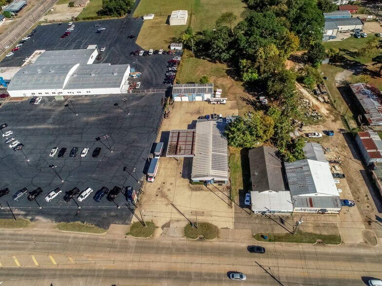 More Photos Of 1428 N Jefferson Ave, Mount Pleasant Freestanding For Sale